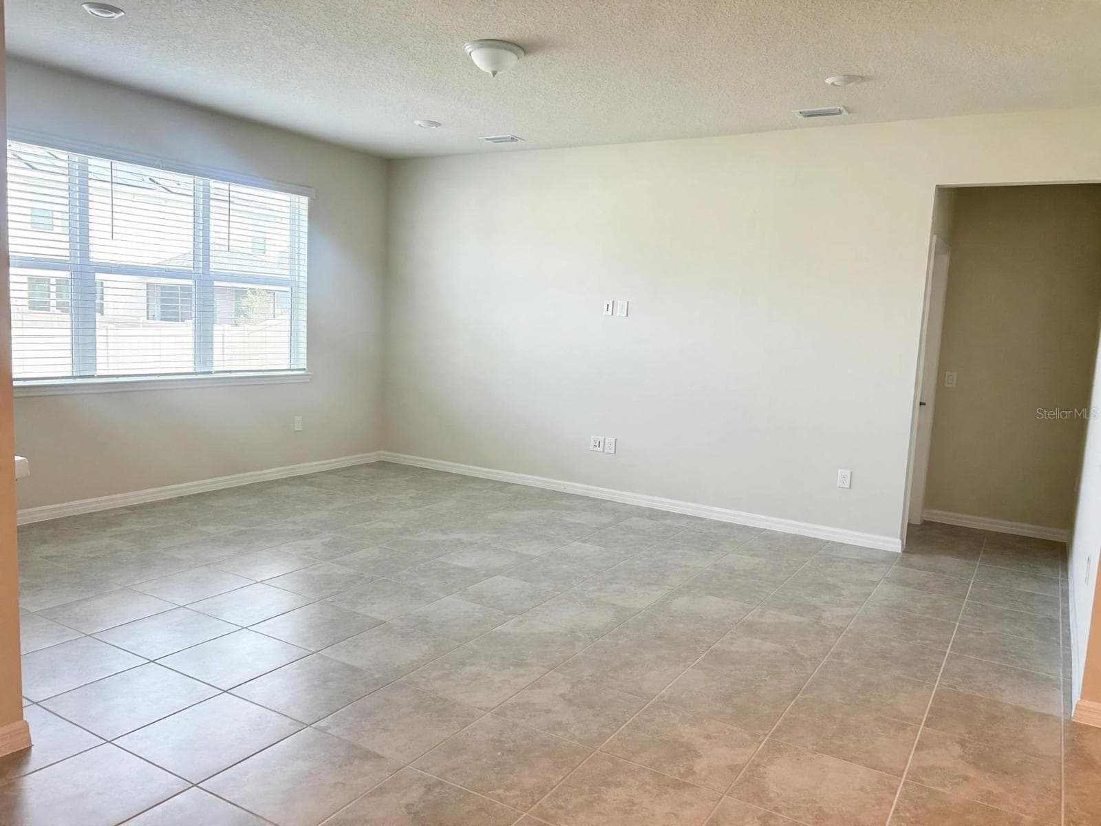 Single Family Residence at 3027 NORCOTT DR, DAVENPORT, photo 11 of 37