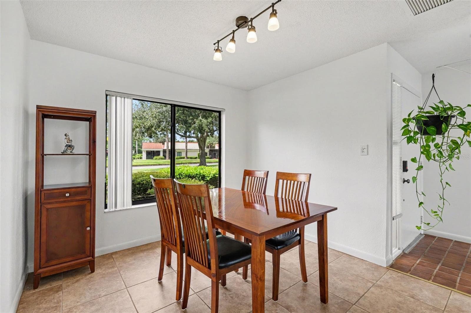 Townhouse at 103 VALENCIA CT N, PLANT CITY, photo 6 of 30