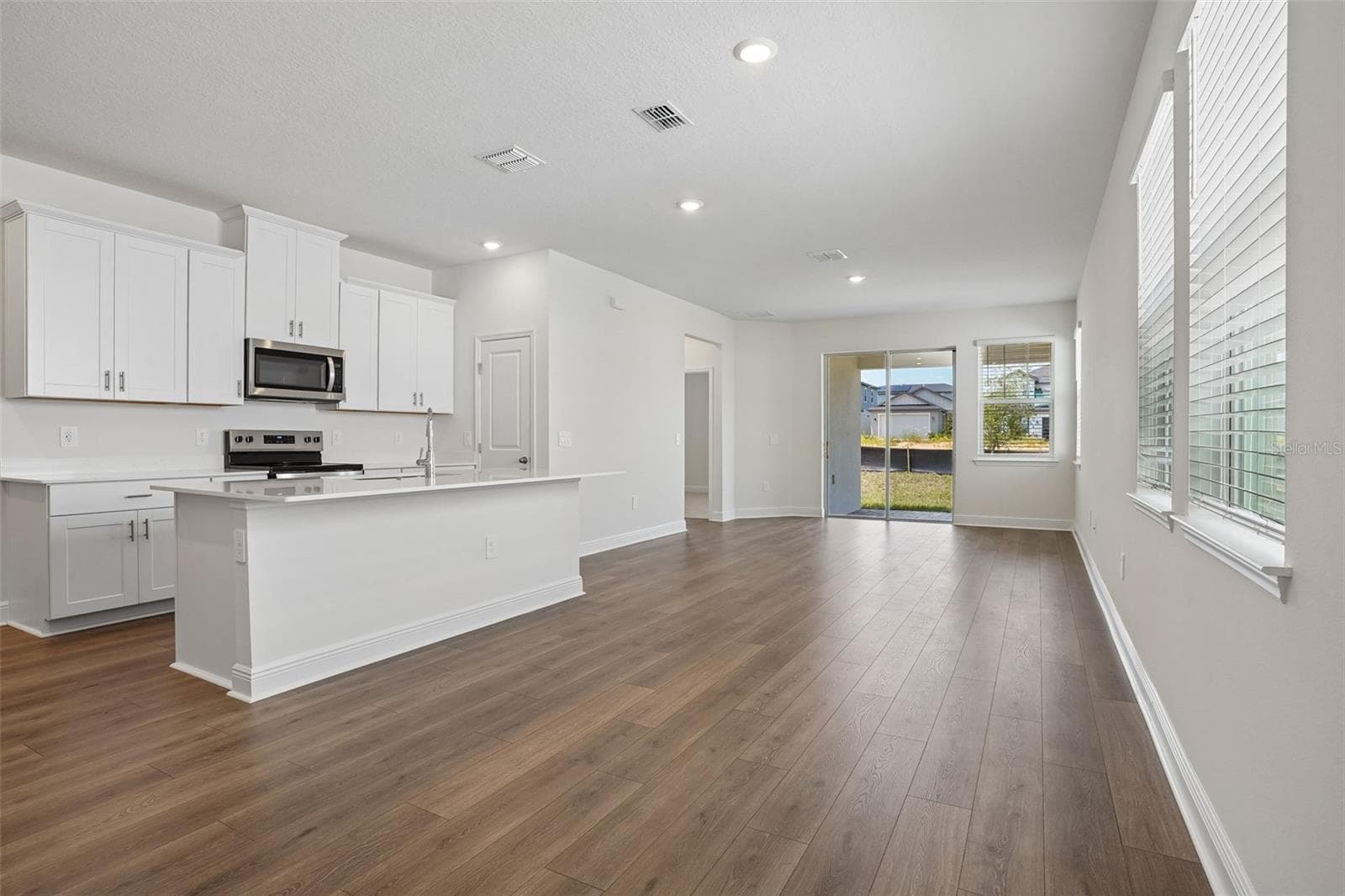 Single Family Residence at 2202 WILDBERRY WAY WAY, MINNEOLA, photo 5 of 37