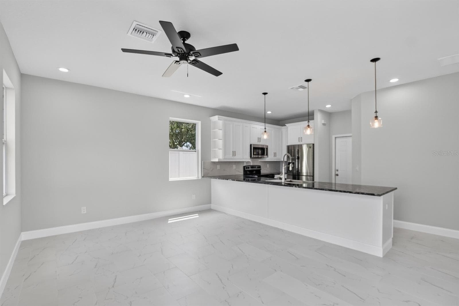 Single Family Residence at 11521 HIGDON DR, THONOTOSASSA, photo 9 of 42