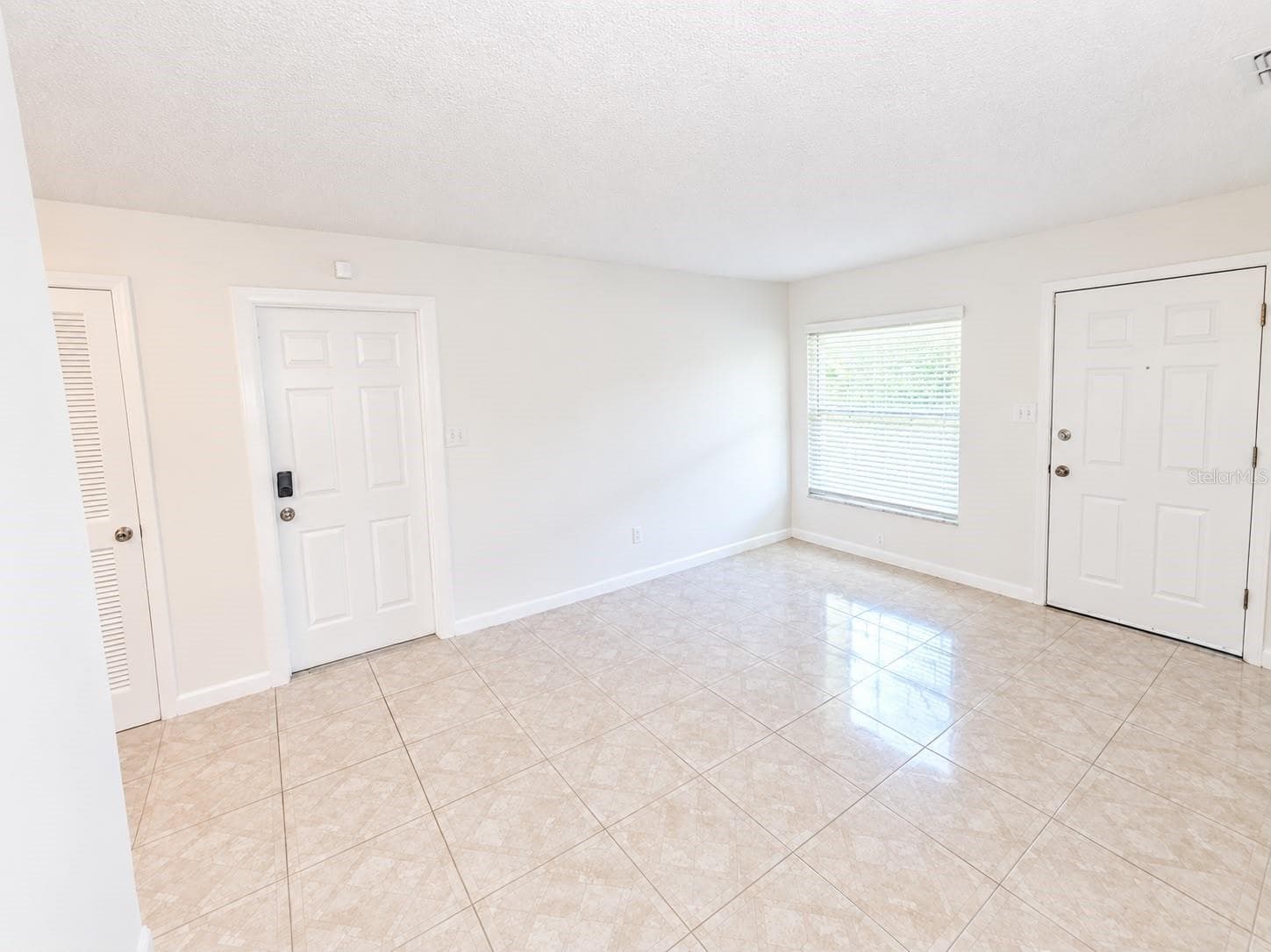 Living Room - 336 GREENS END ST, ORLANDO