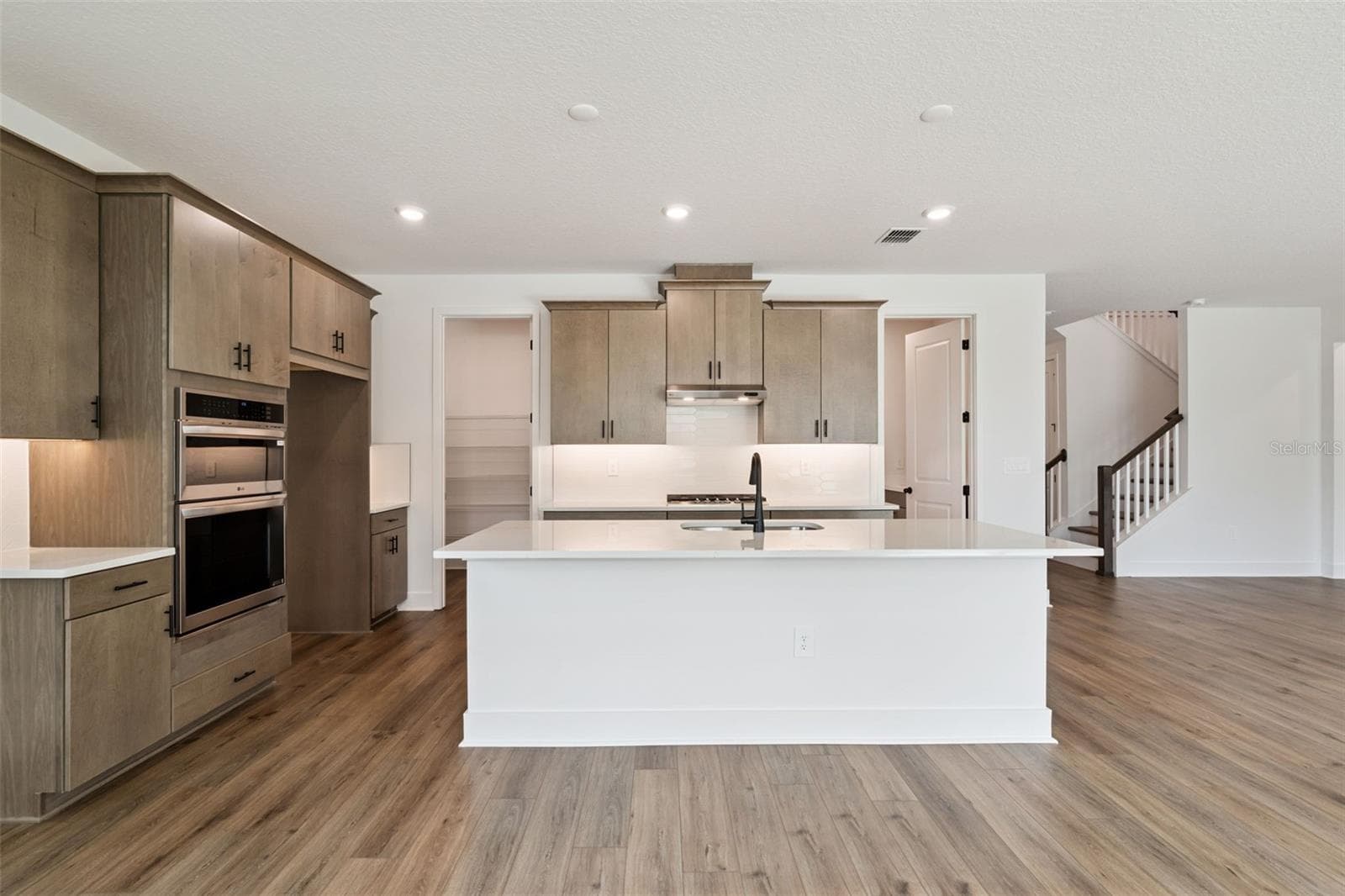Single Family Residence at 714 EMERALD GROVE DR, APOPKA, photo 10 of 39