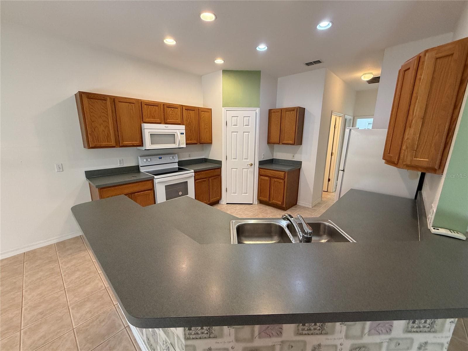 Kitchen w/ Breakfast Bar - 219 KNOLL WOOD DR, POINCIANA