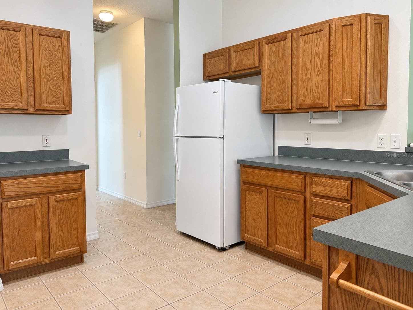 Kitchen w/ Walk In Pantry - 219 KNOLL WOOD DR, POINCIANA