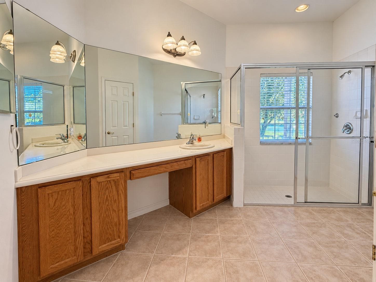 Primary Bathroom - 219 KNOLL WOOD DR, POINCIANA