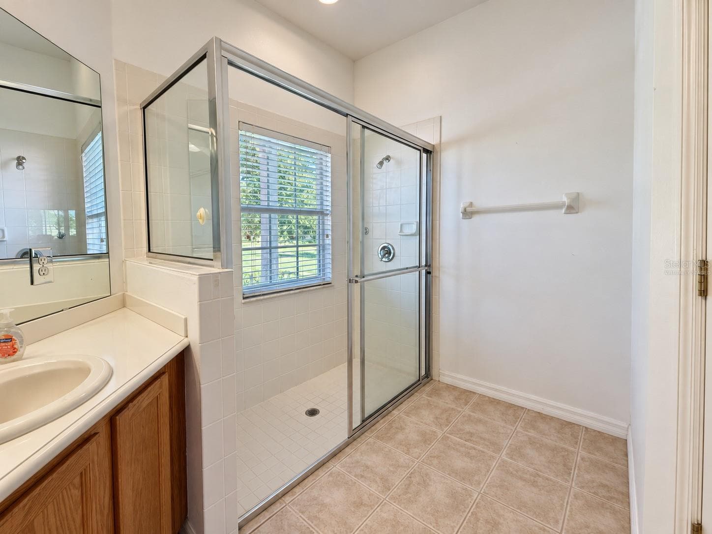 Primary Bathroom - 219 KNOLL WOOD DR, POINCIANA