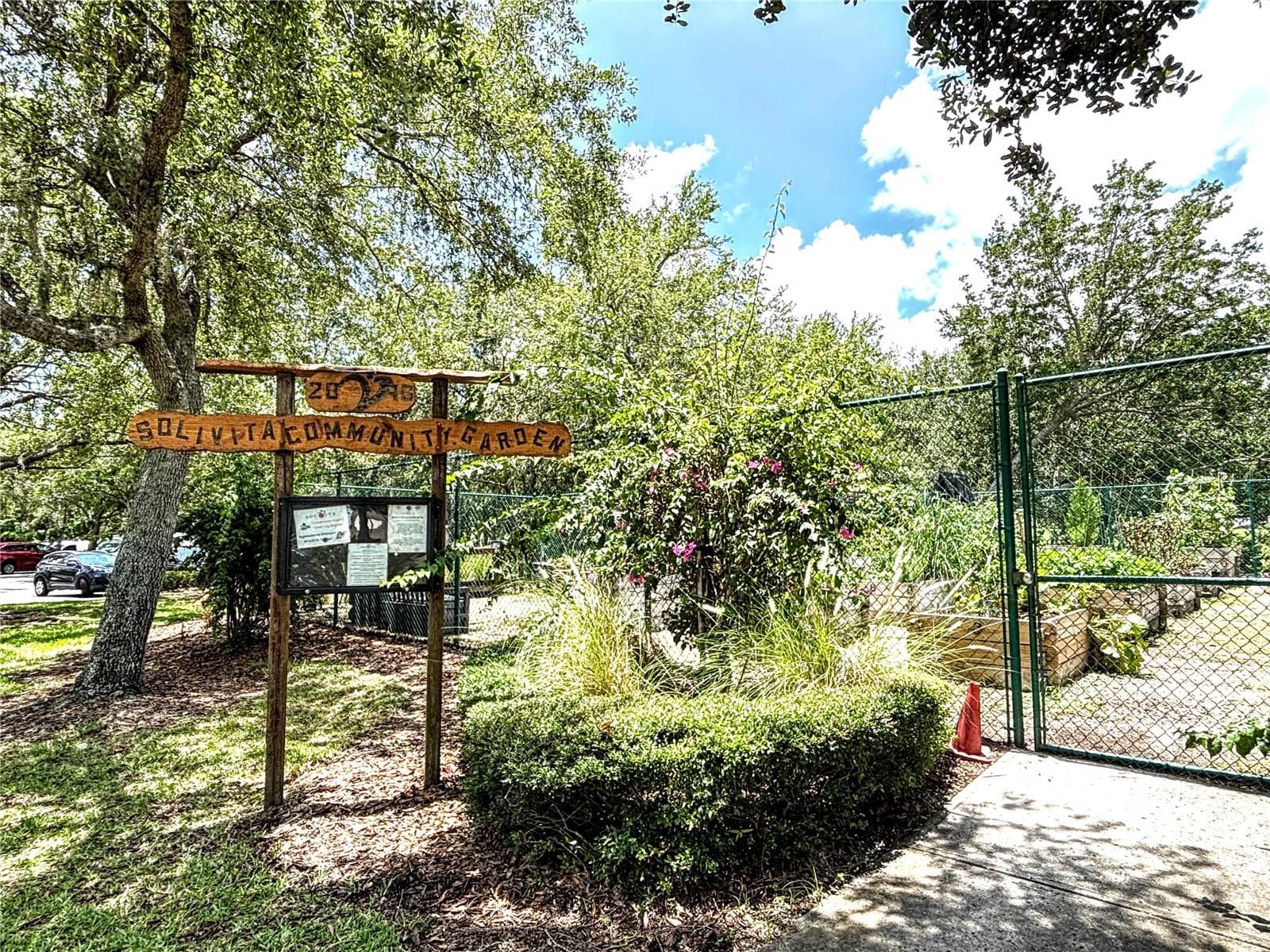 Community garden - 219 KNOLL WOOD DR, POINCIANA