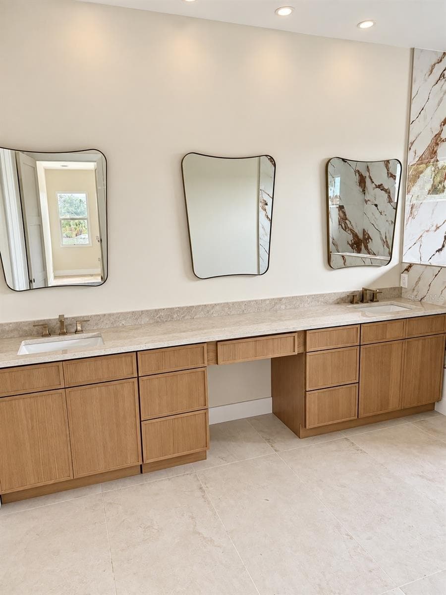 Primary bath - 205 N WOODLYNNE AVE, TAMPA