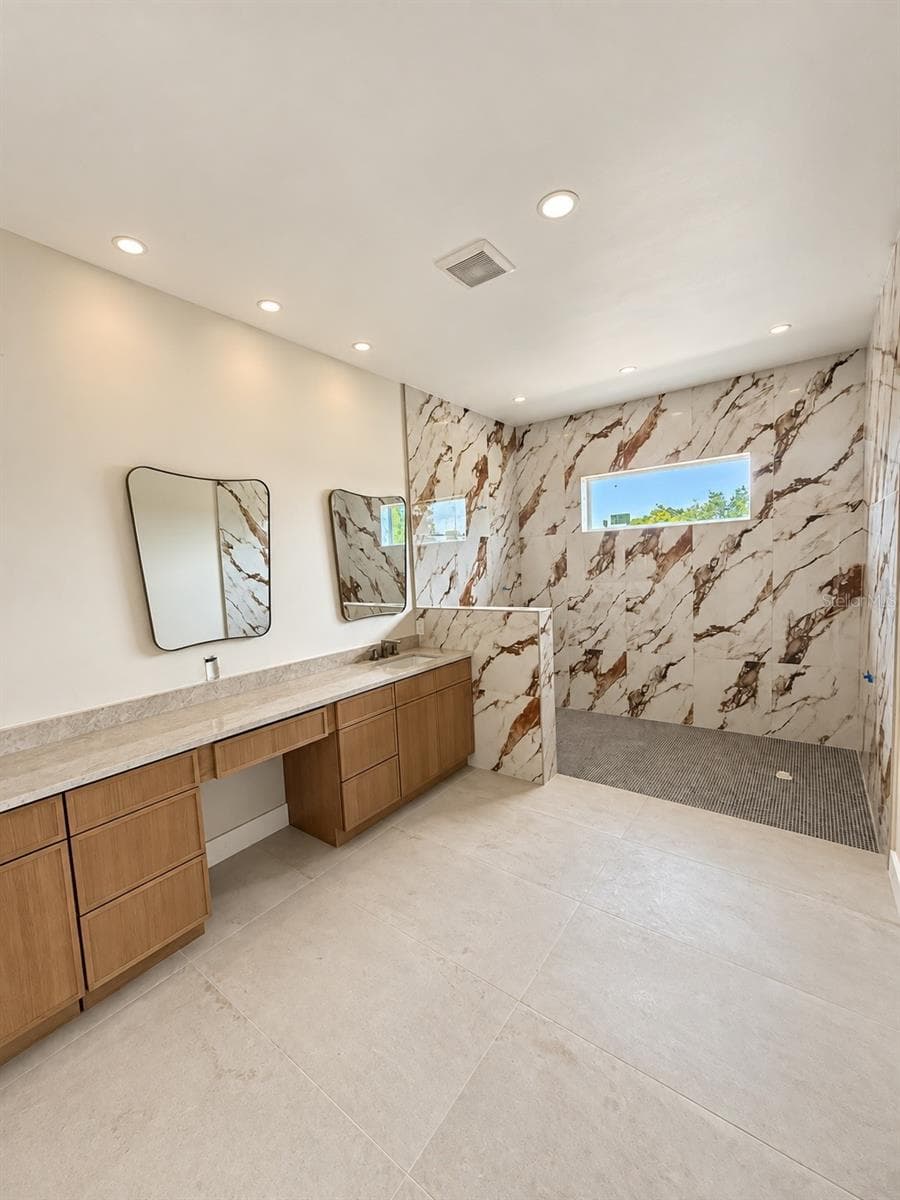 Primary bath - 205 N WOODLYNNE AVE, TAMPA