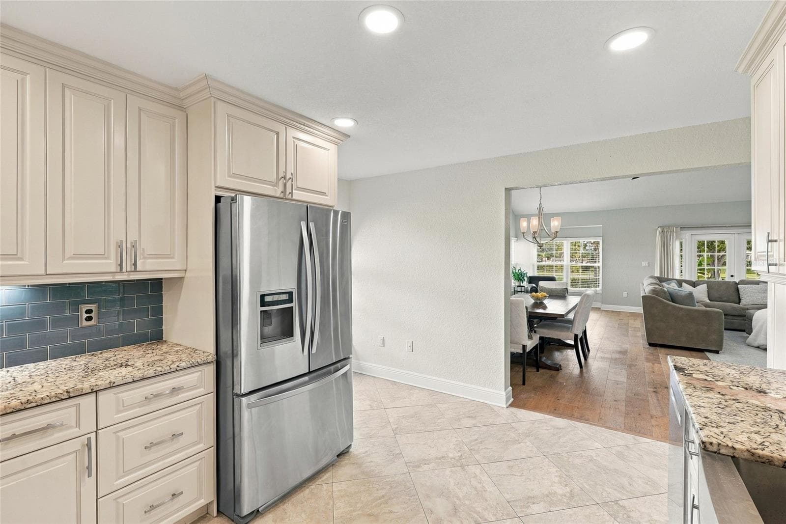 A GE Profile five-burner range with dual ovens makes this kitchen equally suited for everyday meals and entertaining. - 629 SEGOVIA CT NE #405, ST PETERSBURG