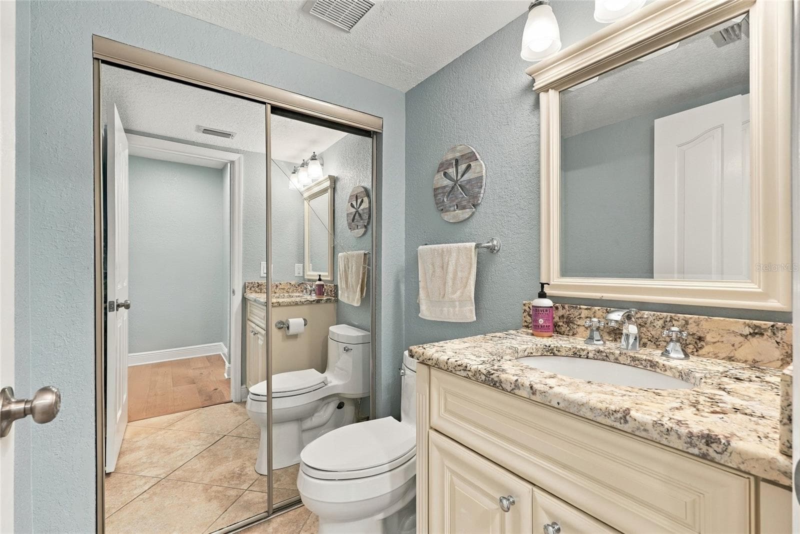 1st floor guest 1/2 bath. - 629 SEGOVIA CT NE #405, ST PETERSBURG