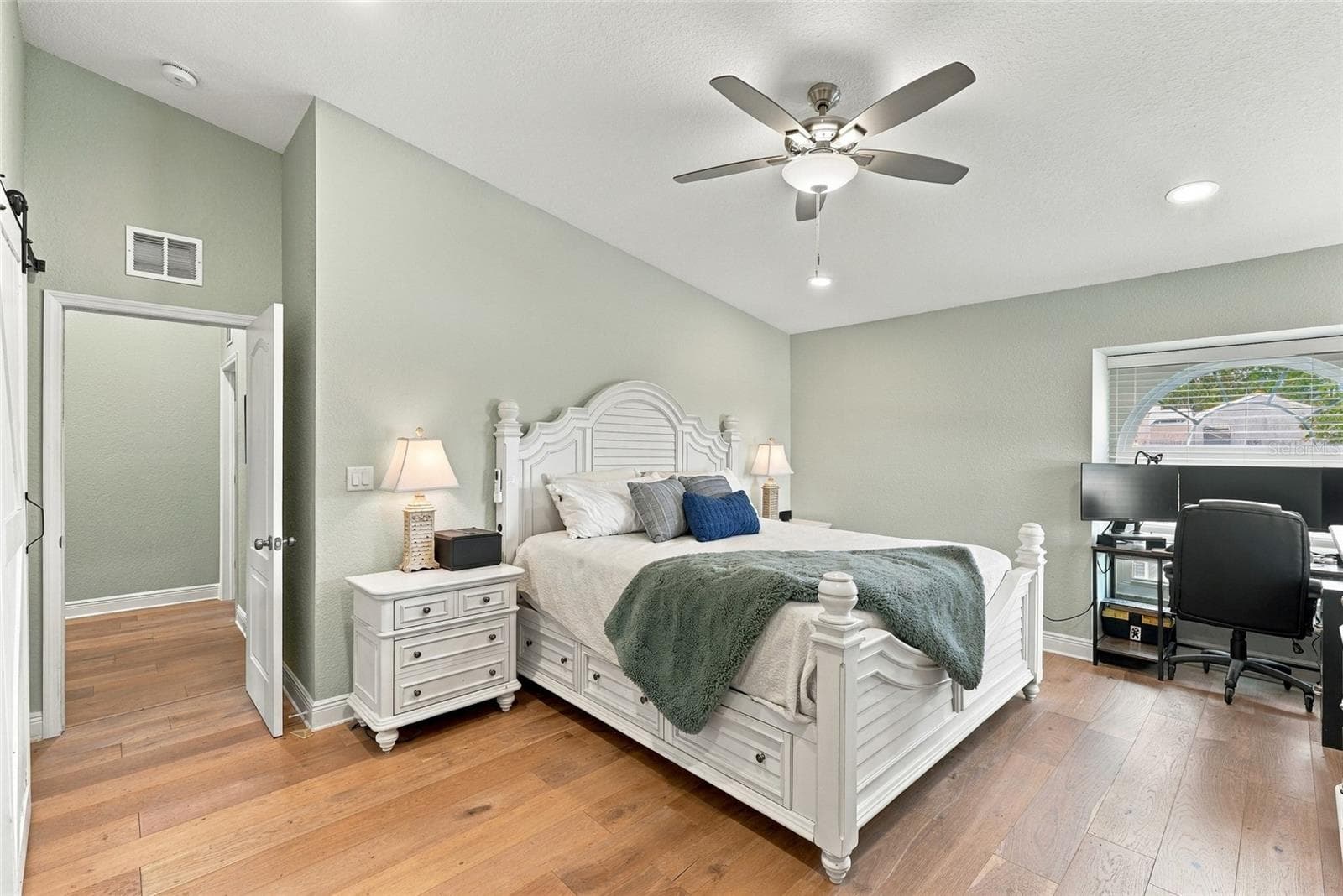 - Custom California Closets provide beautifully organized storage while maximizing every inch of space. - 629 SEGOVIA CT NE #405, ST PETERSBURG