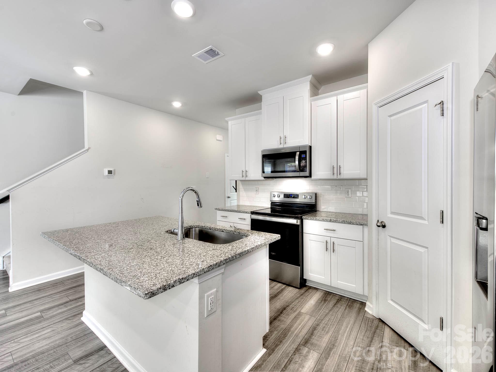 Townhouse at 840 Gerard Bay Drive, Fort Mill, photo 9 of 33