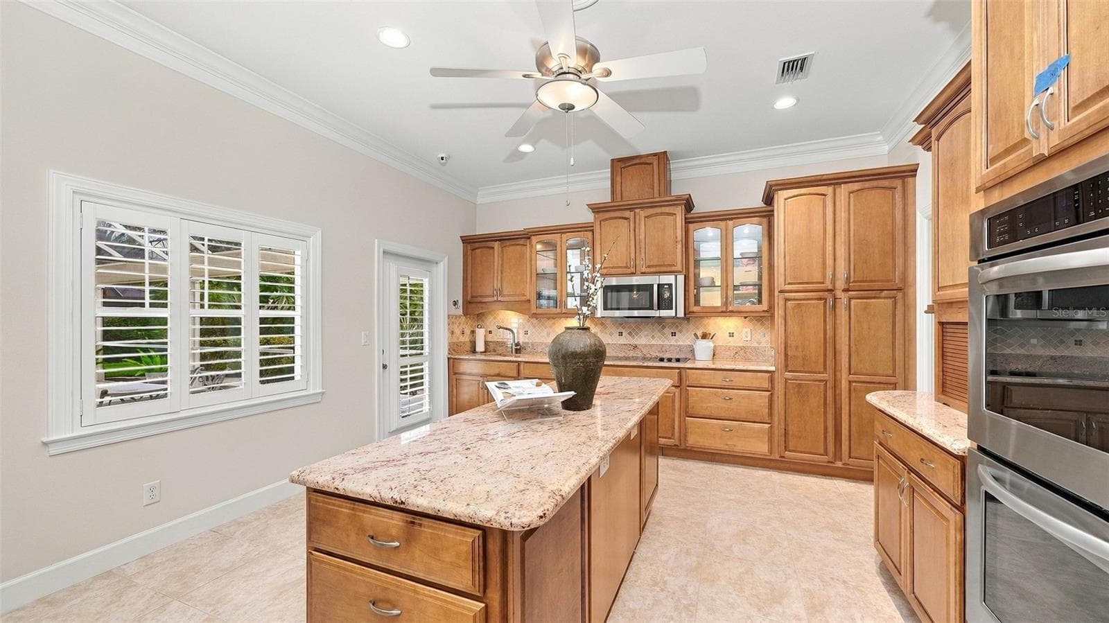 Single Family Residence at 640 GRANADA AVE, VENICE, photo 8 of 61