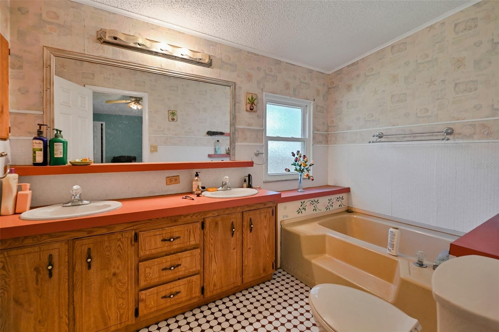 Manufactured Home at 18620 NE 12TH CT, CITRA, photo 7 of 74
