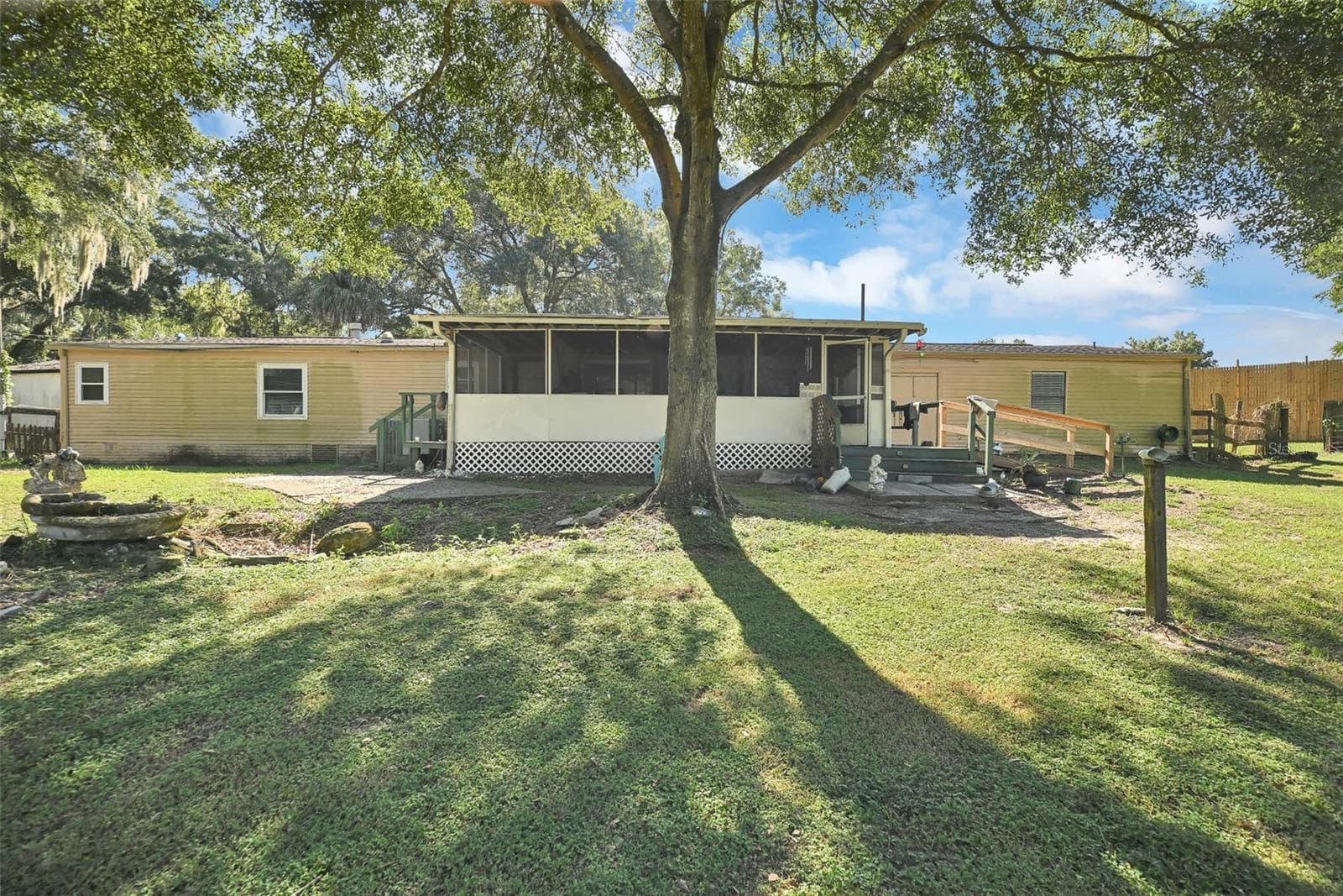 Manufactured Home at 18620 NE 12TH CT, CITRA, photo 23 of 74