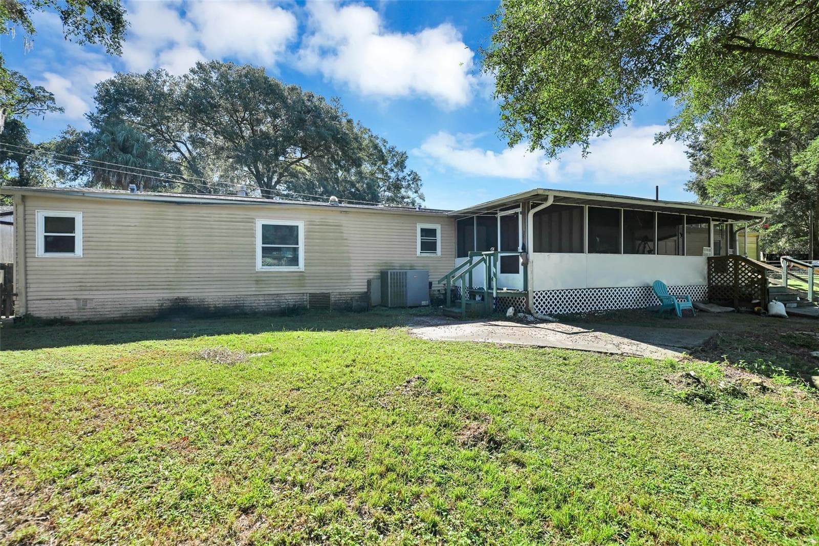 Manufactured Home at 18620 NE 12TH CT, CITRA, photo 24 of 74