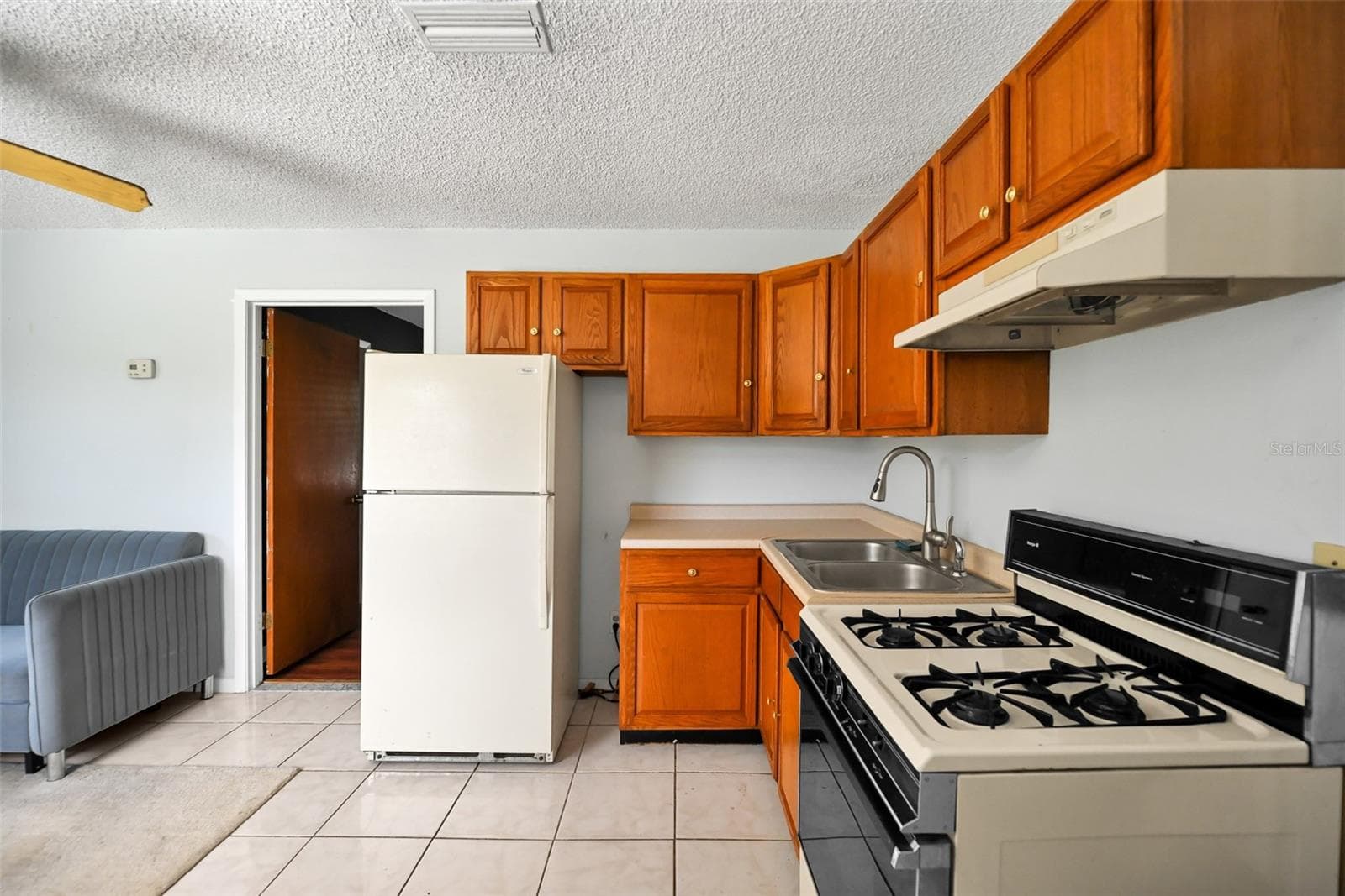 Apartment kitchen - 18620 NE 12TH CT, CITRA