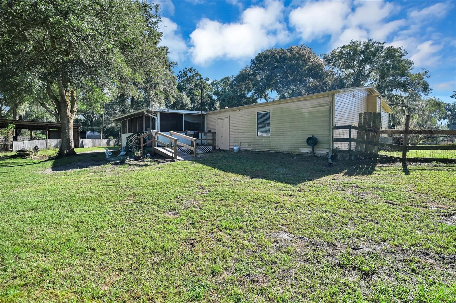 Manufactured Home at 18620 NE 12TH CT, CITRA, photo 41 of 74