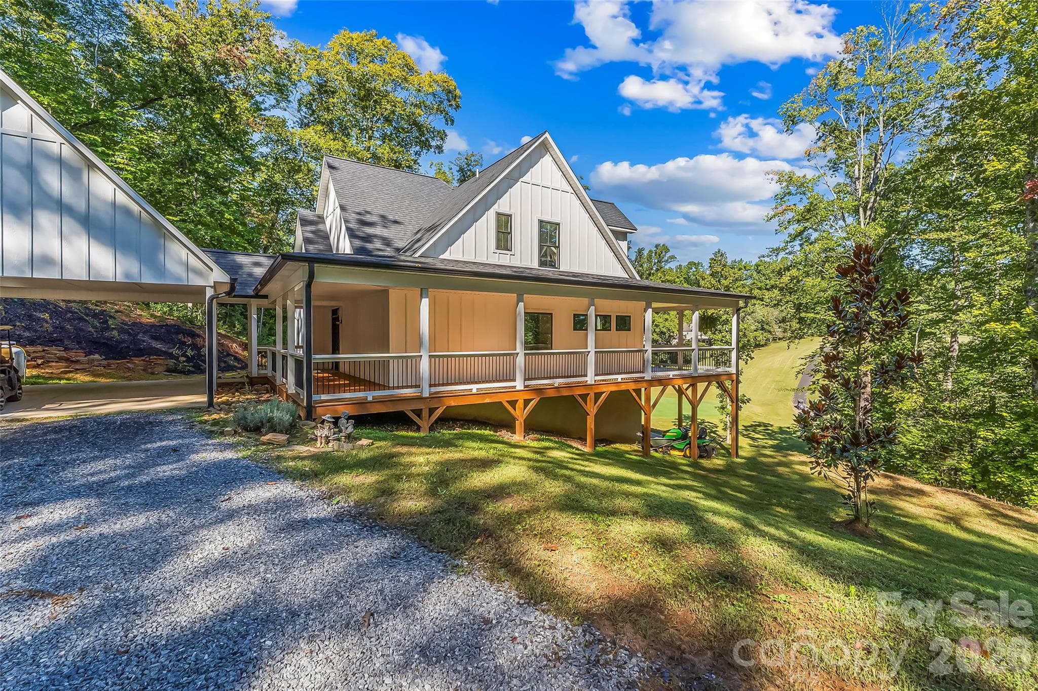 Side of home entryway - 651 Cemetery Road, Nebo