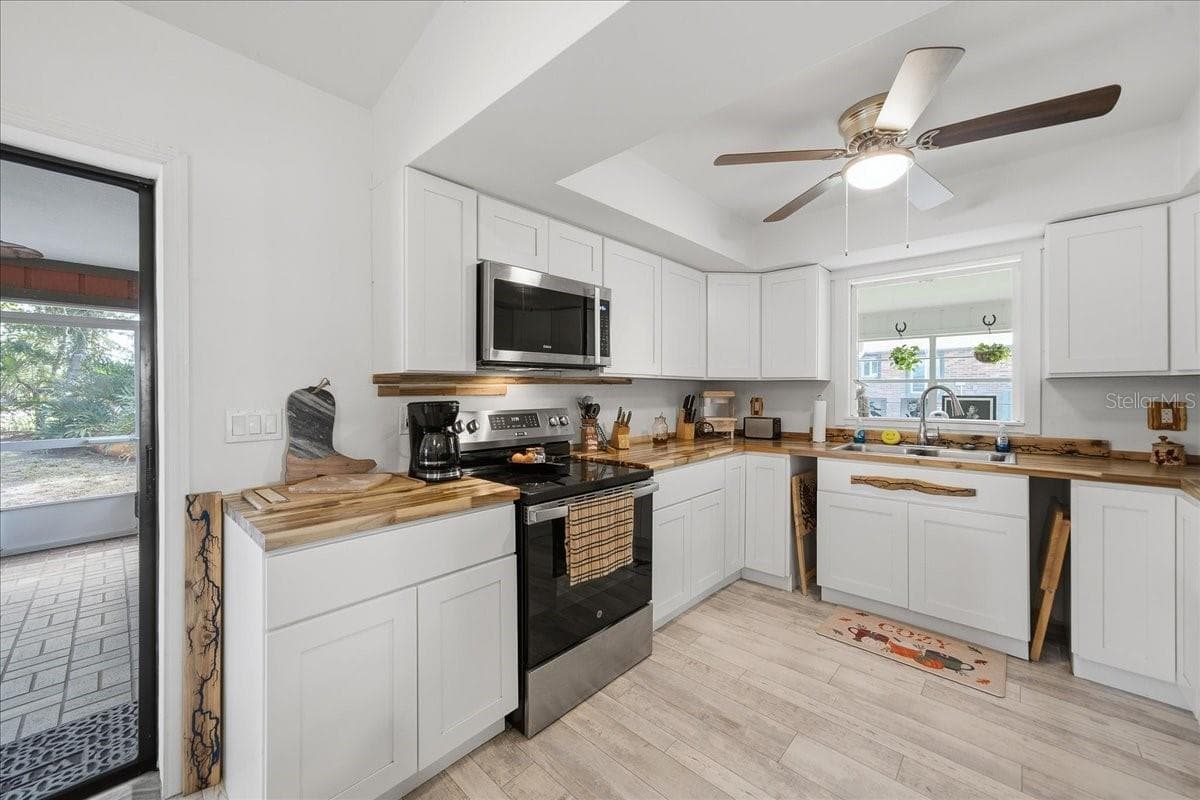 Single Family Residence at 301 COLUMBUS ST, SEBASTIAN, photo 7 of 29
