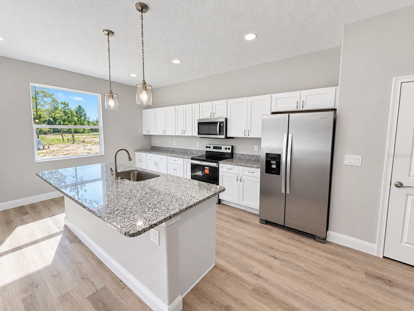 Kitchen spacious with island model - 21521 SW MARINE BLVD, DUNNELLON