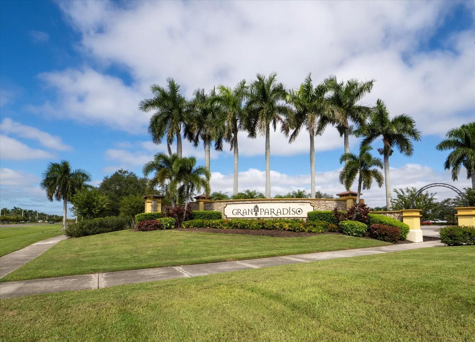 Gran Paradiso guard gated entrance - 20429 LAGENTE CIR, VENICE