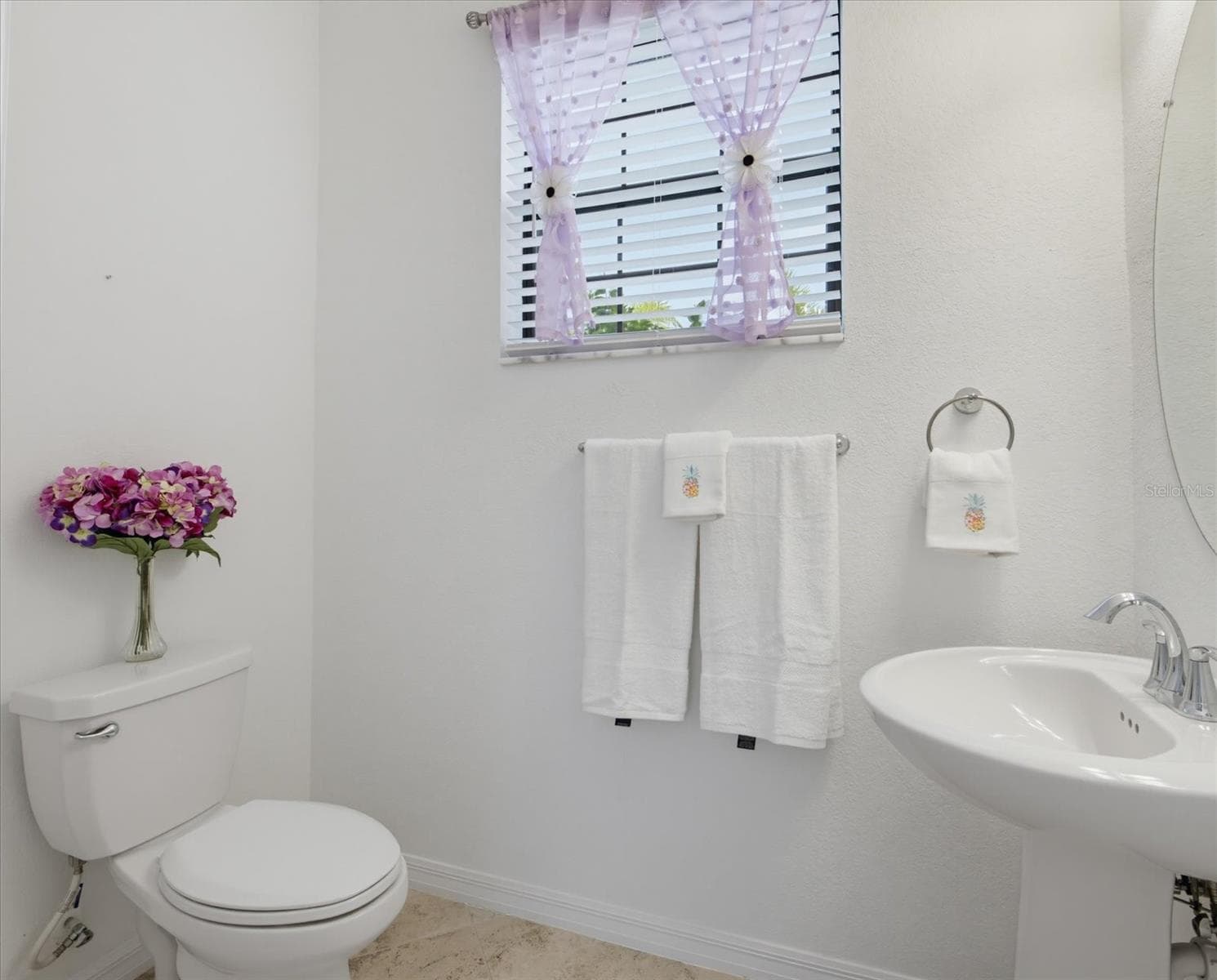 Downstairs powder room - 20429 LAGENTE CIR, VENICE