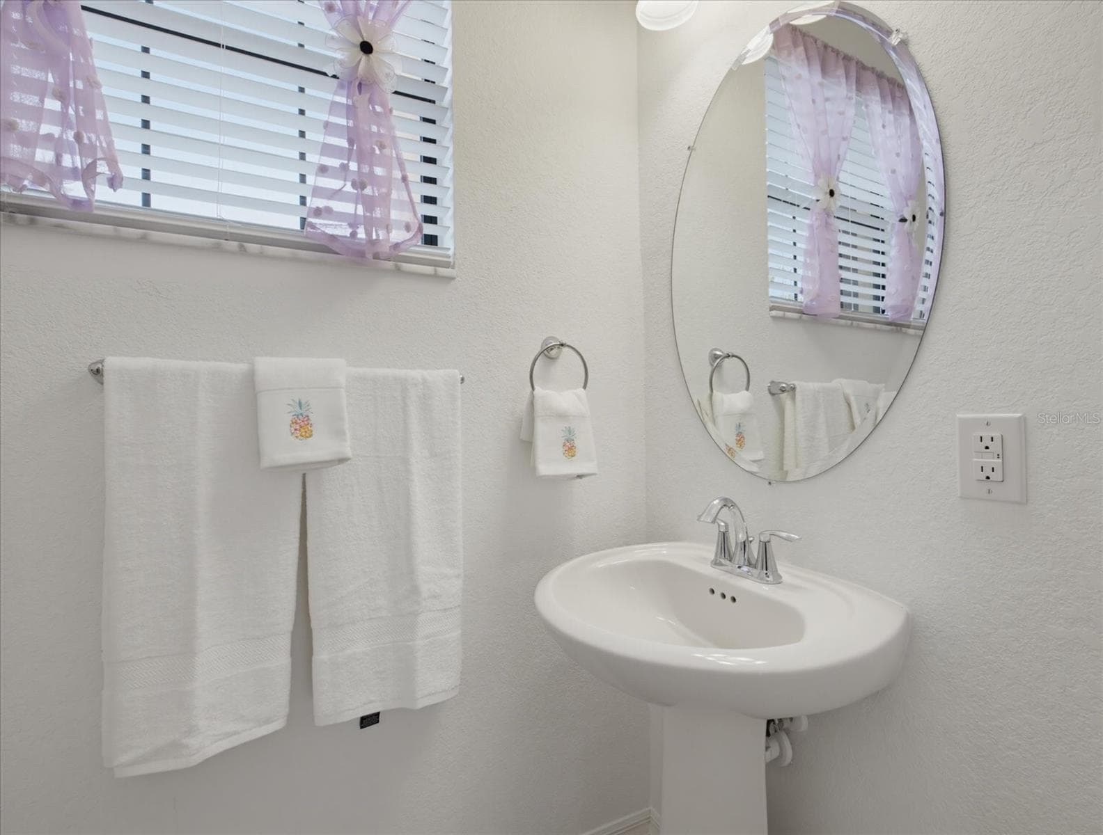 Downstaiars powder room/ half bath - 20429 LAGENTE CIR, VENICE