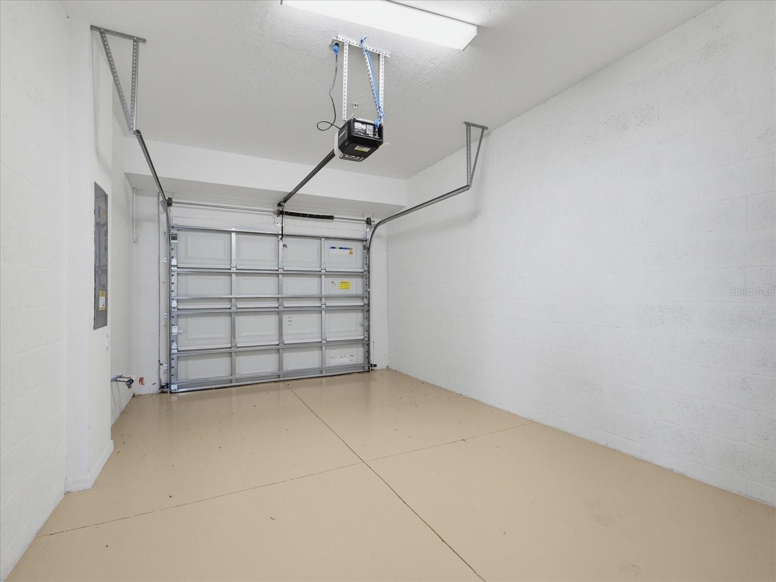 1 car garage - 20429 LAGENTE CIR, VENICE