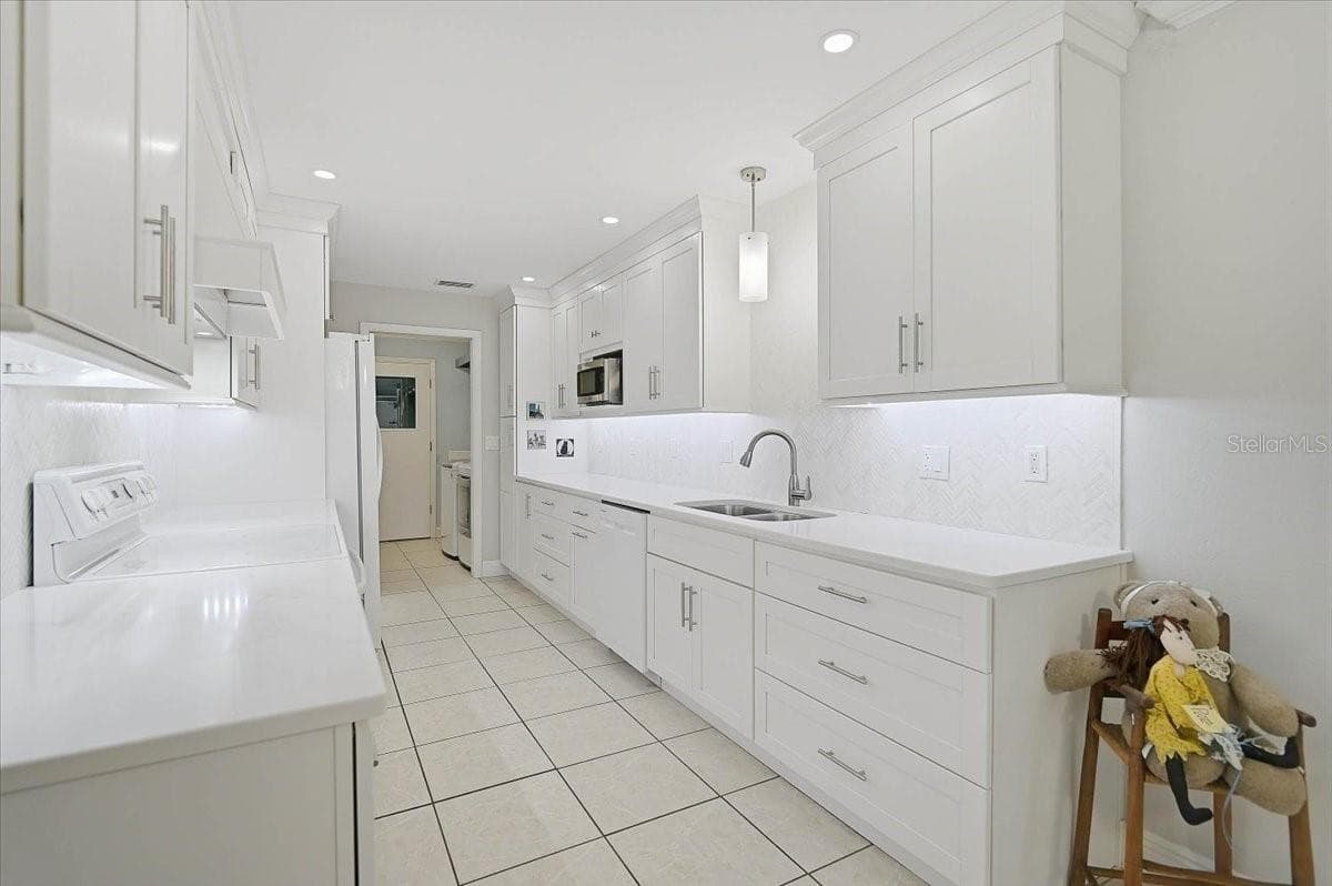 Villa at 3416 WILKINSON WOODS DR #63, SARASOTA, photo 11 of 35
