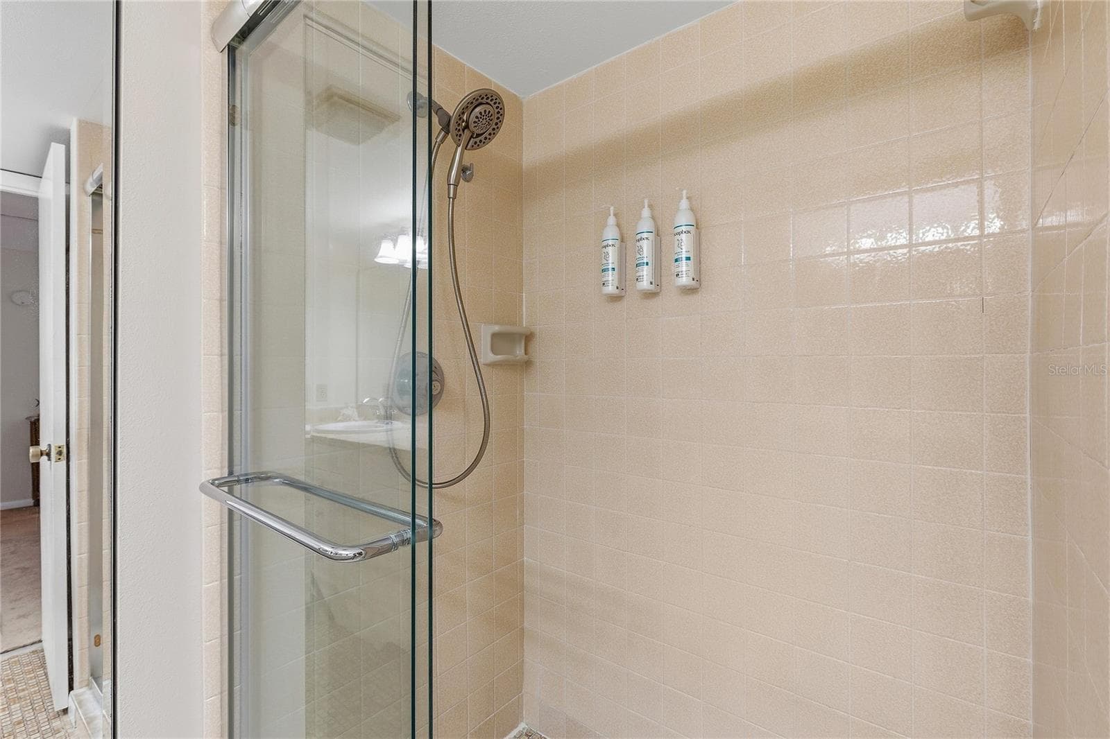 Primary Bath tub and Shower combination - 4150 S ATLANTIC AVE #110D, NEW SMYRNA BEACH