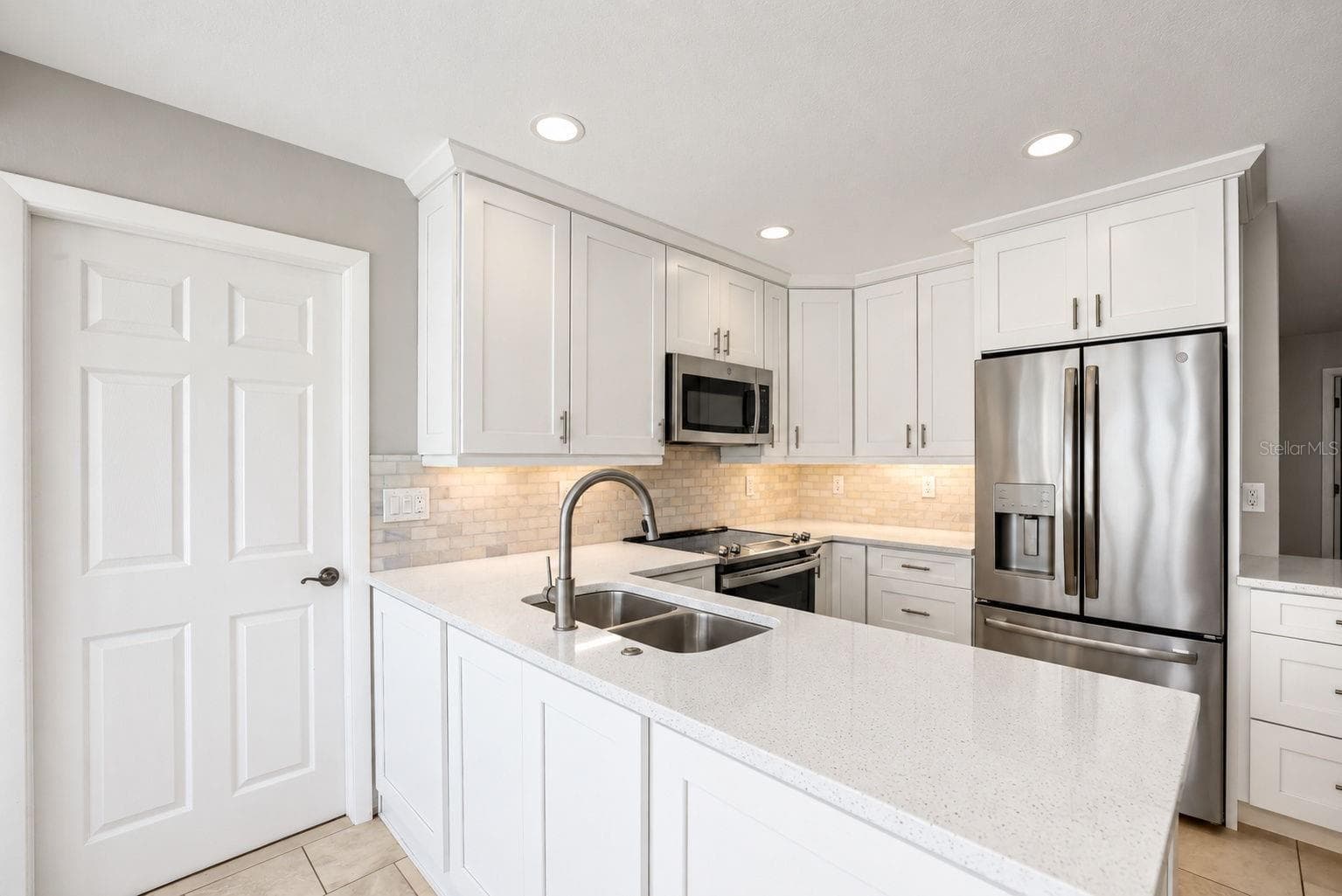Villa at 913 SUTTON PL, PALM HARBOR, photo 5 of 71