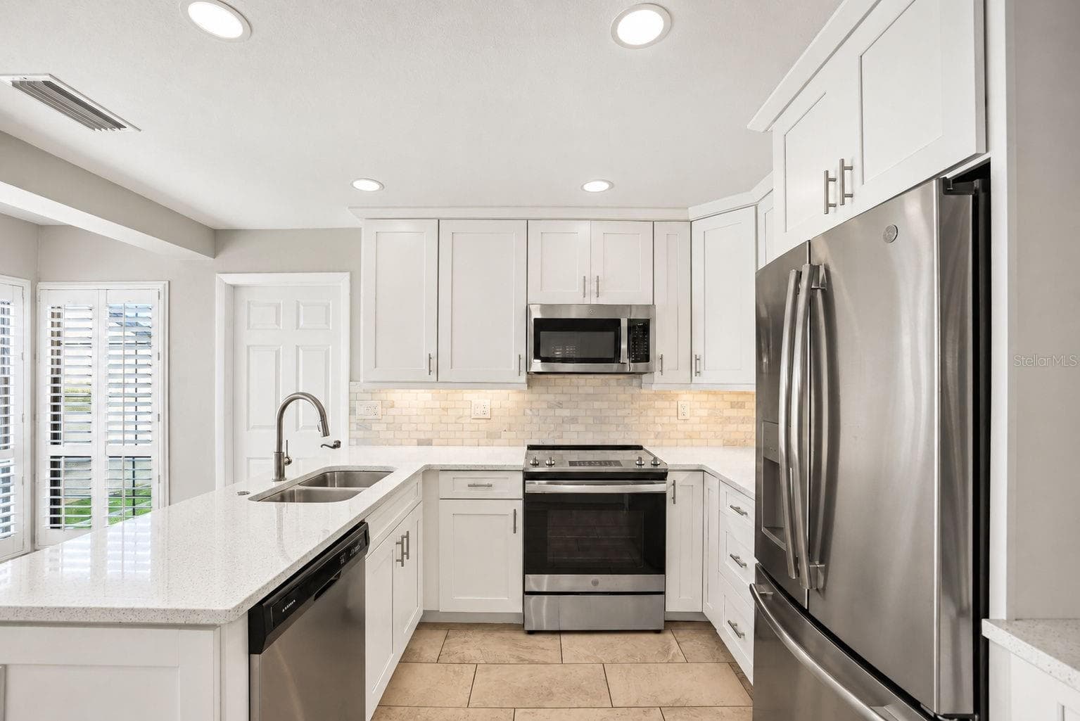 Villa at 913 SUTTON PL, PALM HARBOR, photo 17 of 71