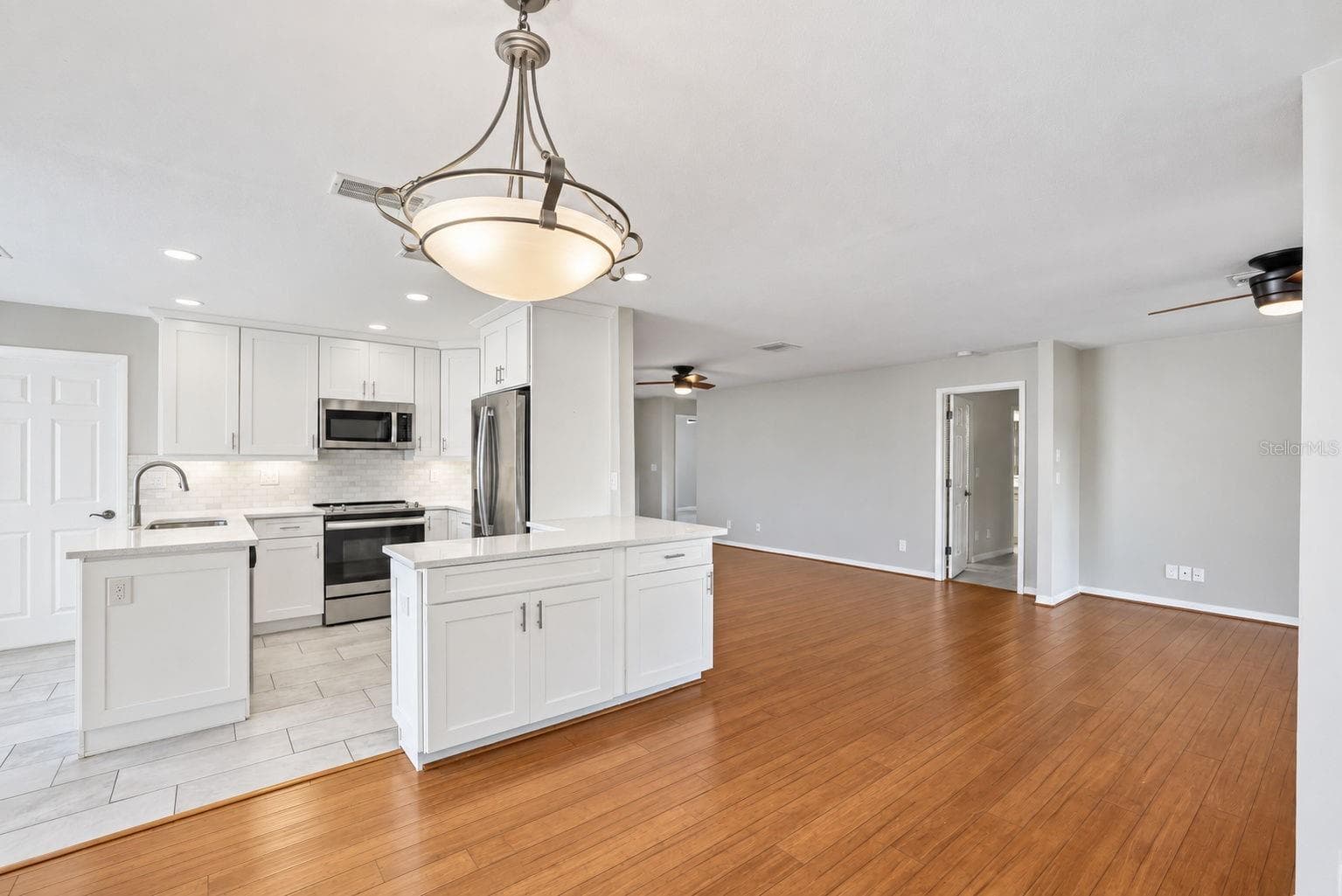 Villa at 913 SUTTON PL, PALM HARBOR, photo 4 of 71