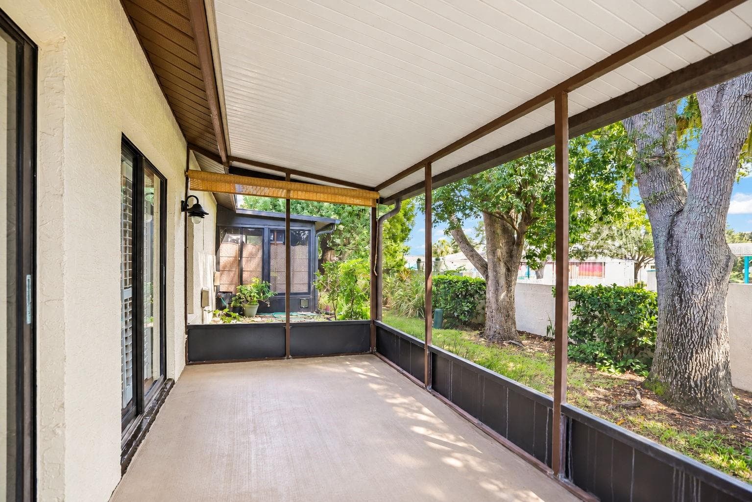 Villa at 913 SUTTON PL, PALM HARBOR, photo 37 of 71
