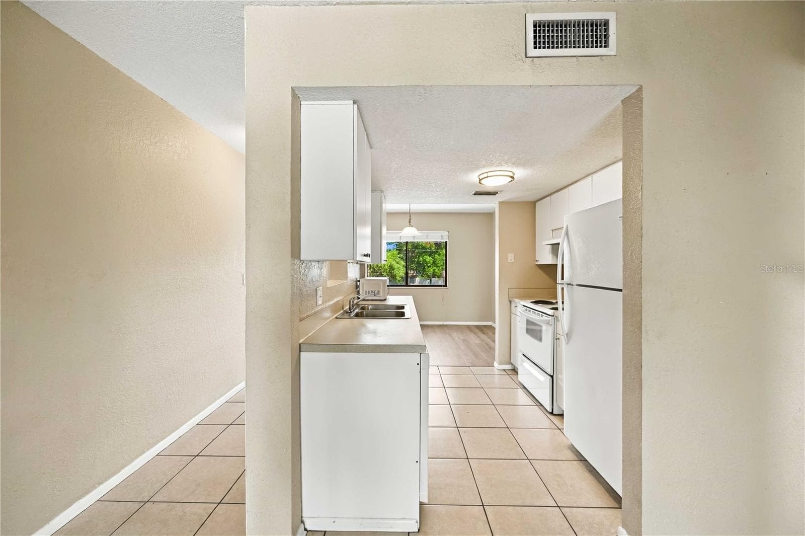 Condominium at 5310 26TH ST W #504, BRADENTON, photo 8 of 33