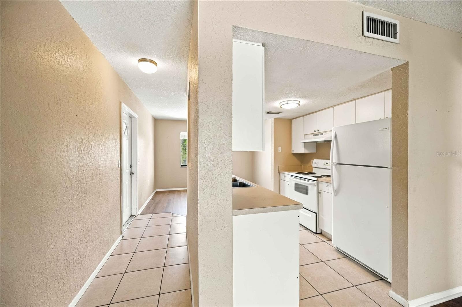 Condominium at 5310 26TH ST W #504, BRADENTON, photo 9 of 33