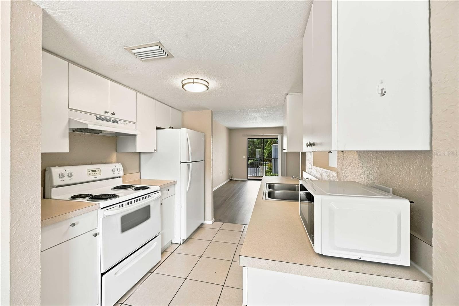 Condominium at 5310 26TH ST W #504, BRADENTON, photo 11 of 33
