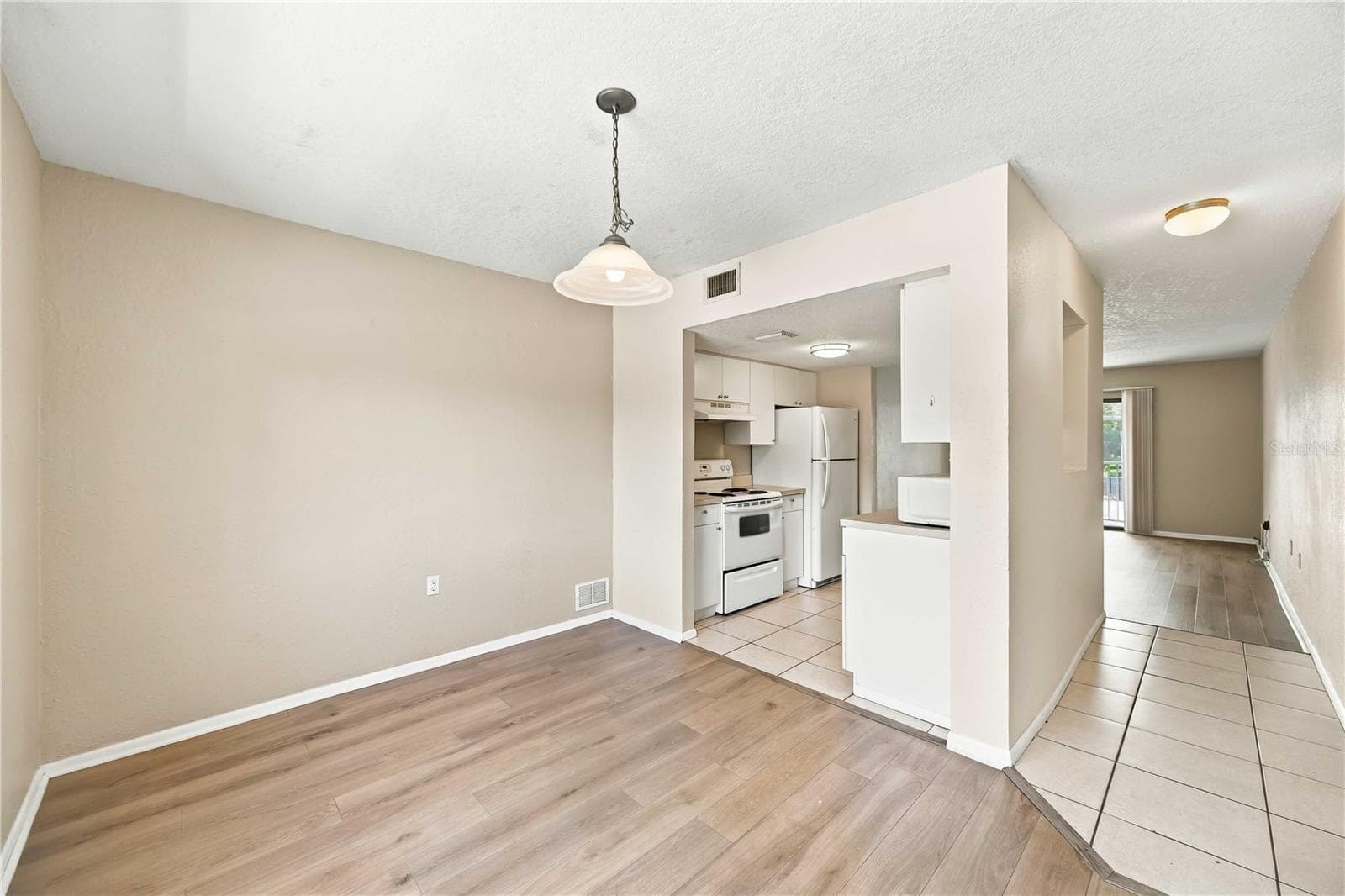 Condominium at 5310 26TH ST W #504, BRADENTON, photo 14 of 33