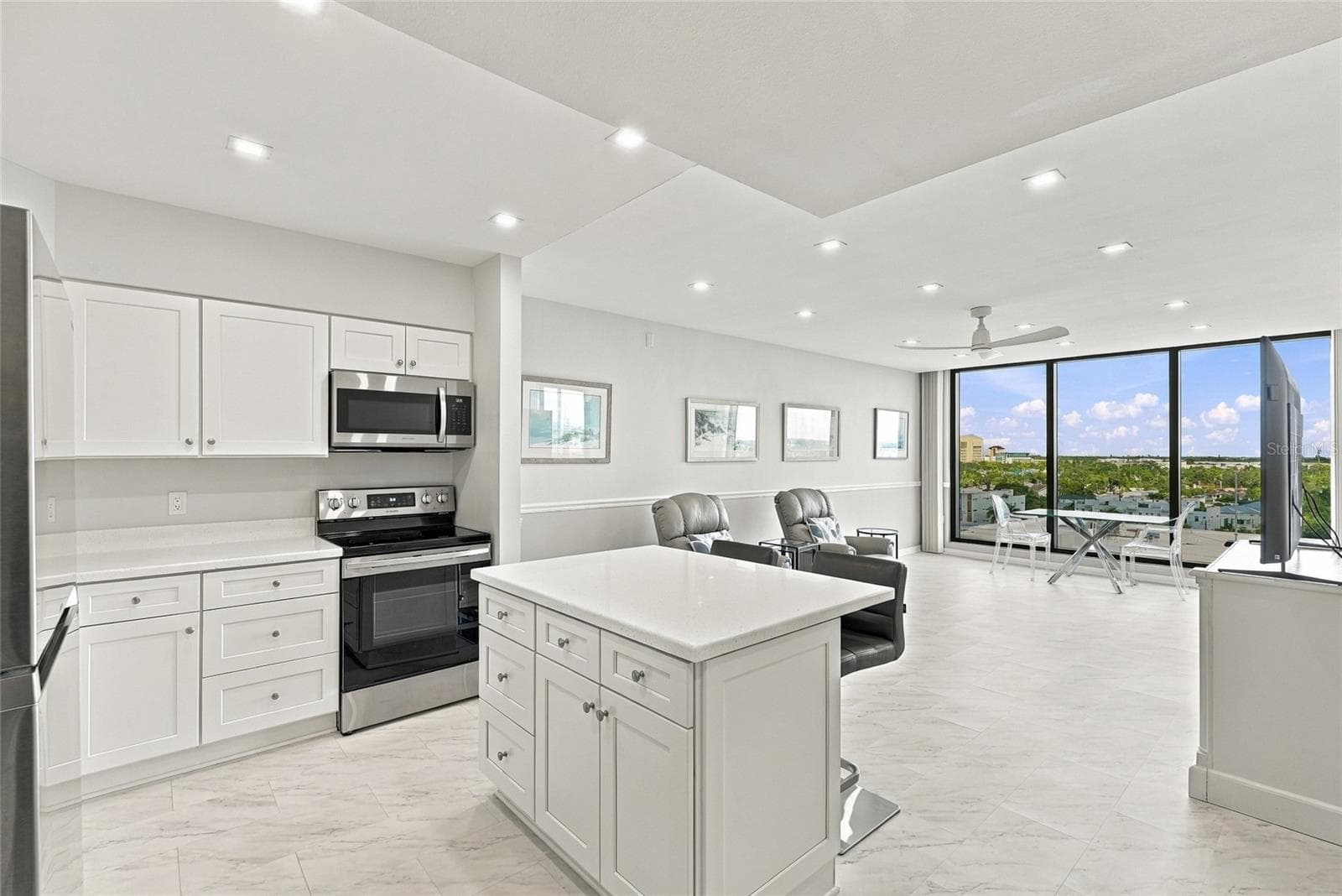 Kitchen, living and dining area - 707 S GULFSTREAM AVE #1006, SARASOTA