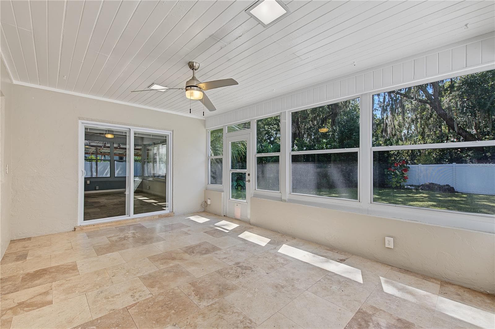 Versatile enclosed room featuring abundant natural light, ceiling fans, and views of the backyard. - 260 SE 16TH TER, CRYSTAL RIVER