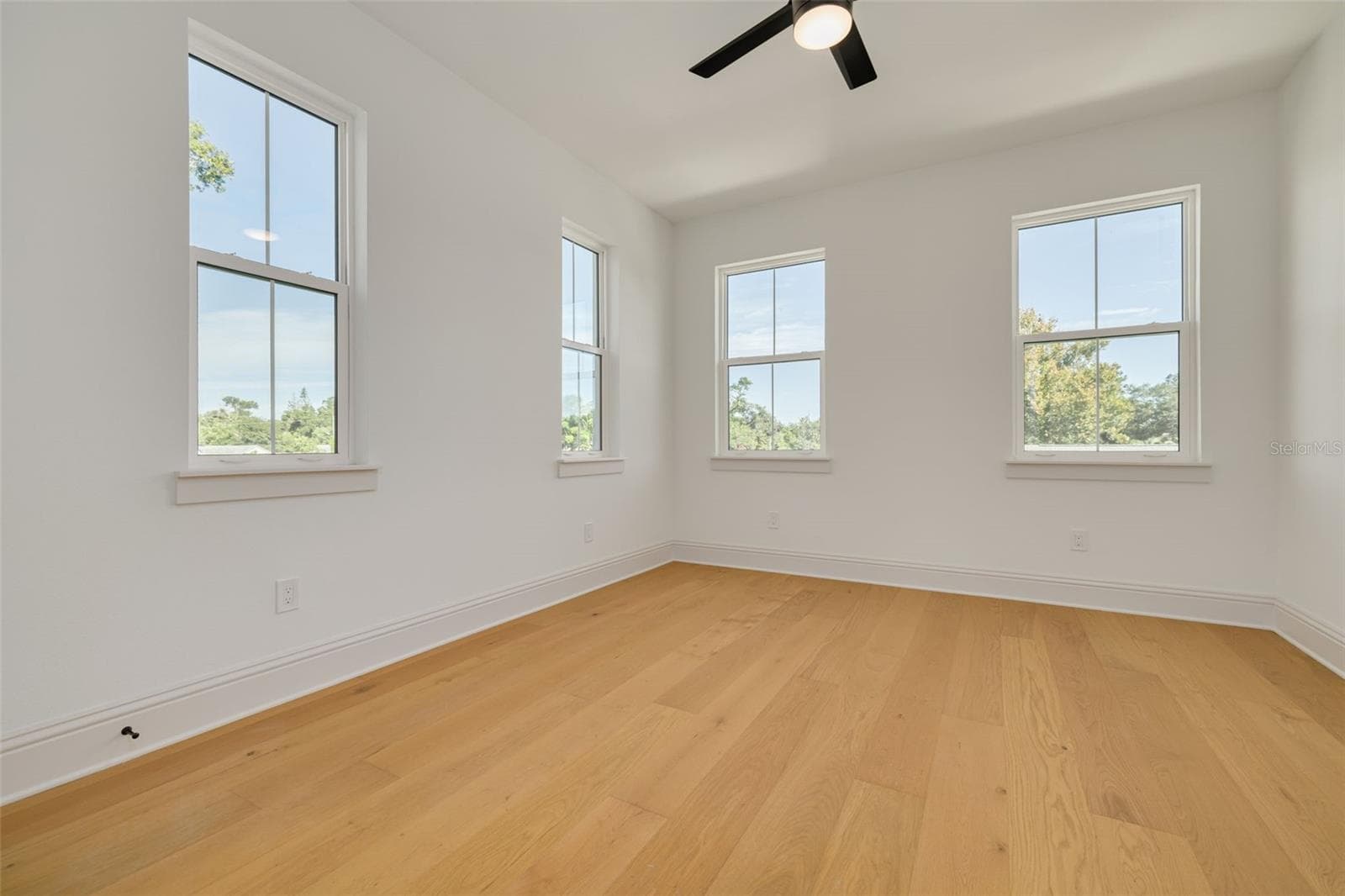 Single Family Residence at 945 29TH ST N, ST PETERSBURG, photo 30 of 43