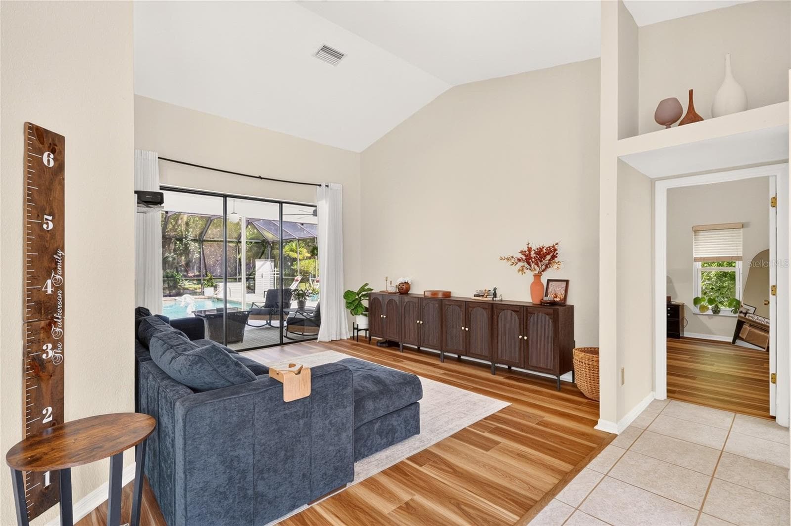 Living Room - 549 W NATIONAL ST, HERNANDO