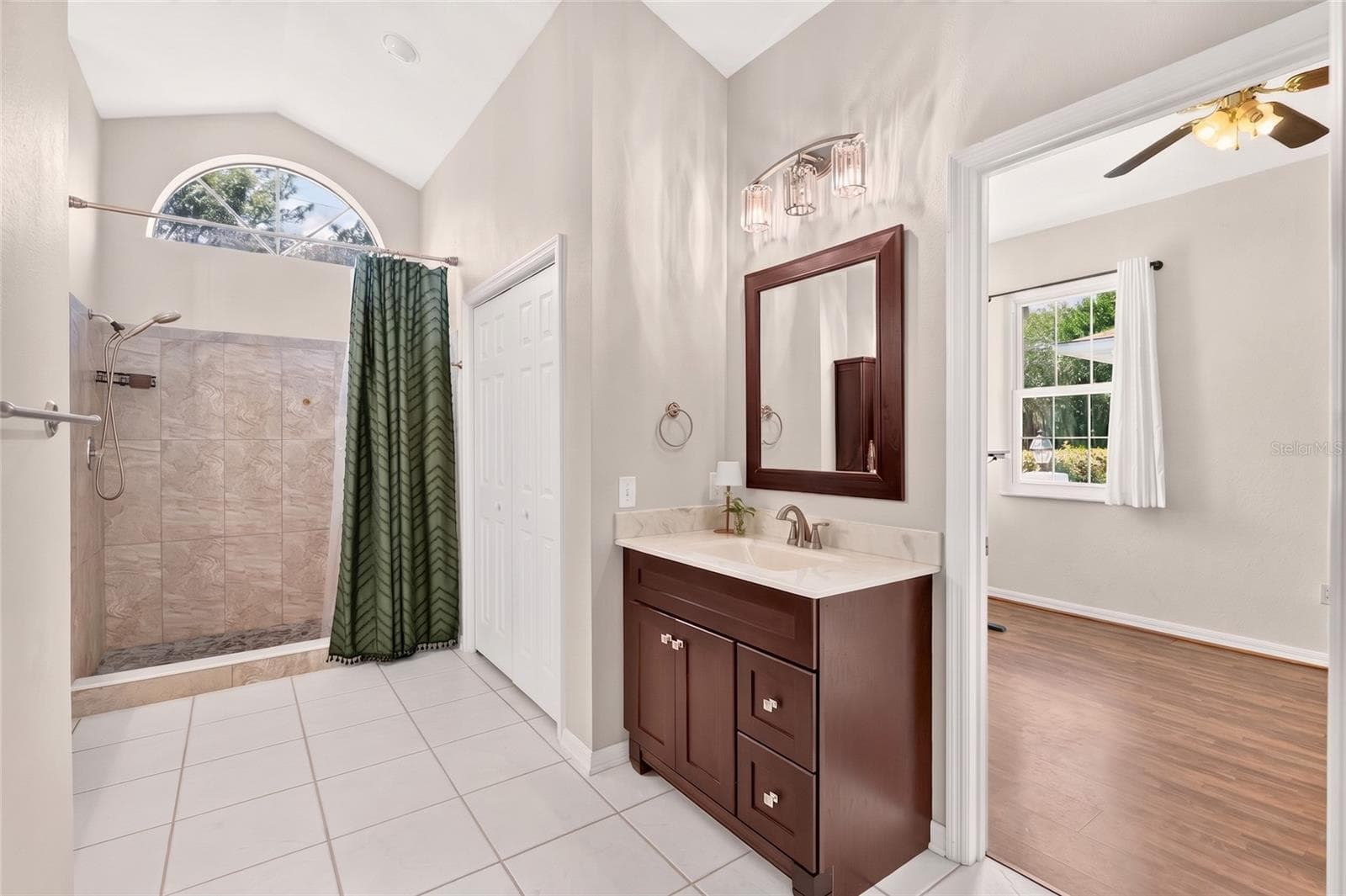Primary Bathroom - 549 W NATIONAL ST, HERNANDO