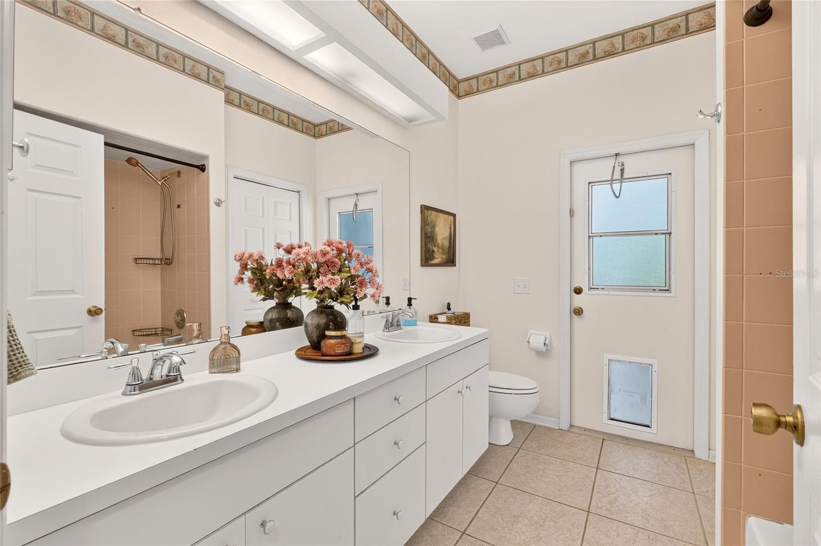 Bathroom - door to lanai/pool area - 549 W NATIONAL ST, HERNANDO