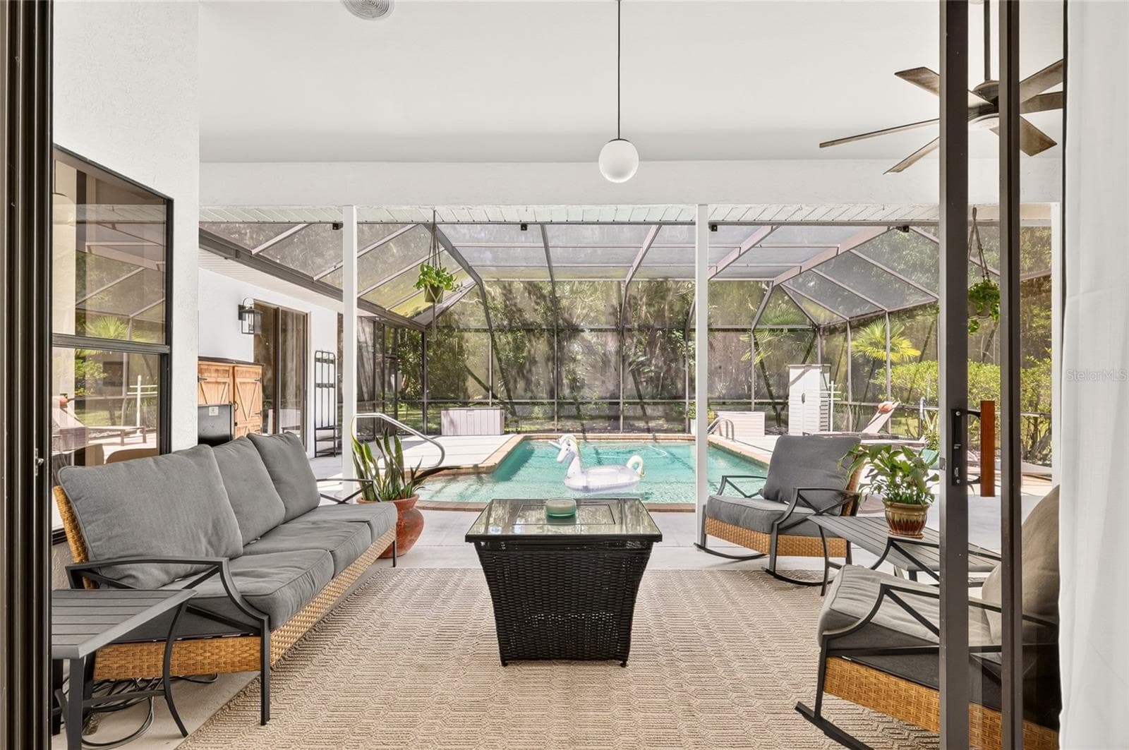 Lanai/Pool Area - 549 W NATIONAL ST, HERNANDO