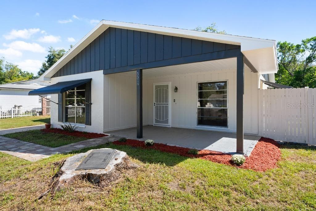 Single Family Residence at 5319 FOX BRIAR TRL, ORLANDO, photo 2 of 33