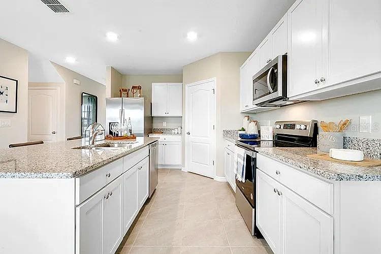 Single Family Residence at 2030 MAPLE RIDGE DR, ZELLWOOD, photo 5 of 51