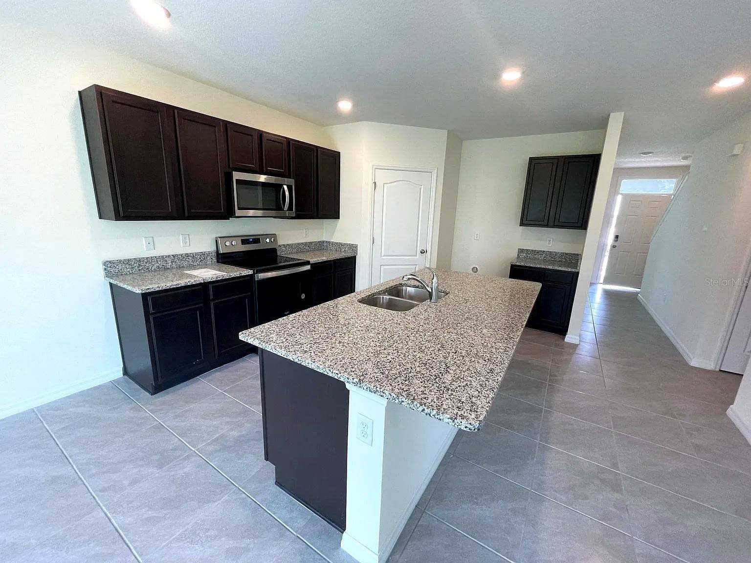 Single Family Residence at 2030 MAPLE RIDGE DR, ZELLWOOD, photo 42 of 51